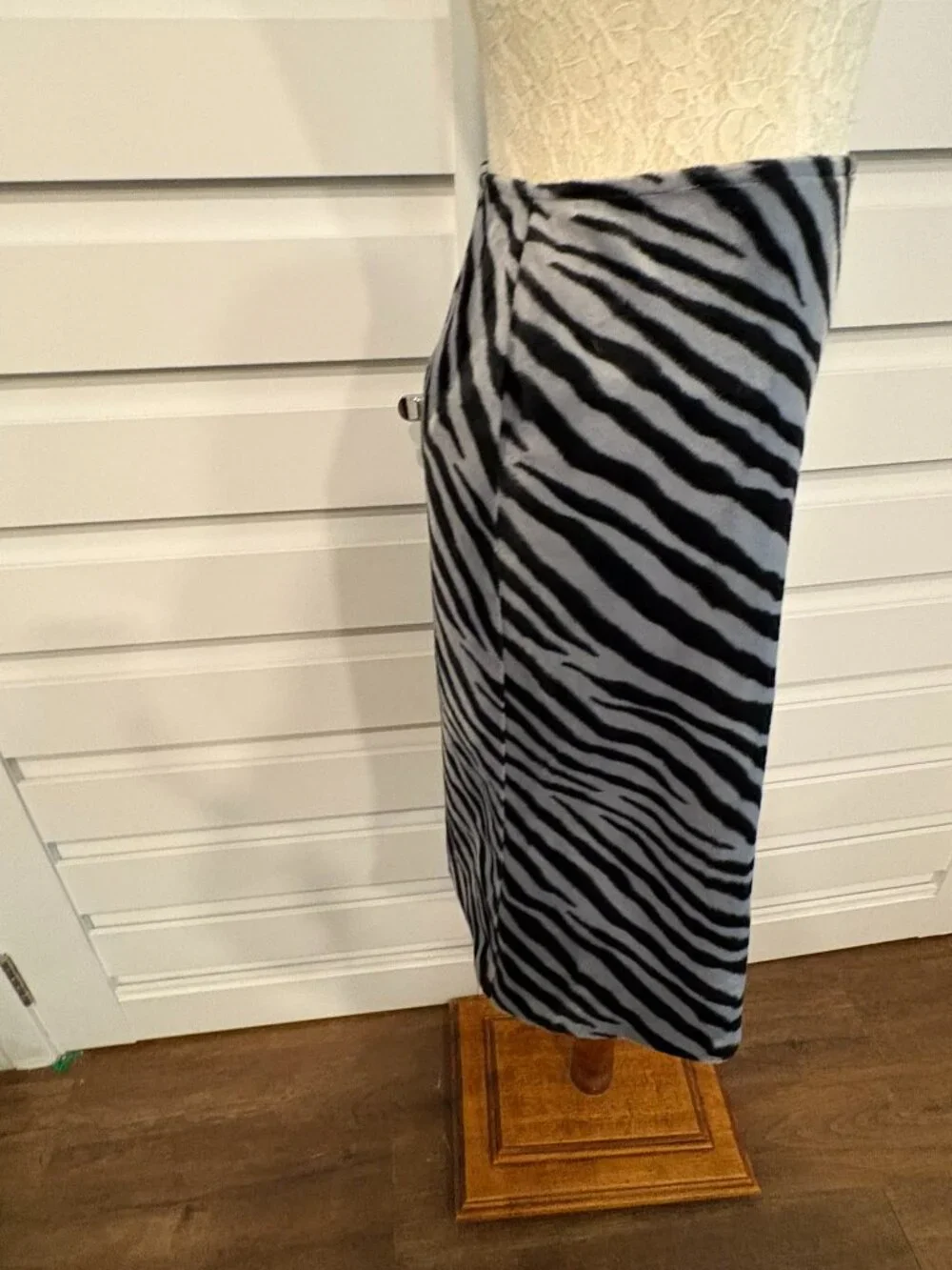 Vintage Harrods Edgy Rockstar Zebra Print Plush Pencil Skirt Gray Black Size 4